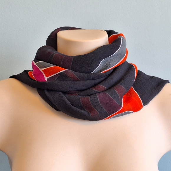 🅱️🅾️G🅾️ Pure silk color prints 2 ways blouse and scarf - Picture 4 of 14